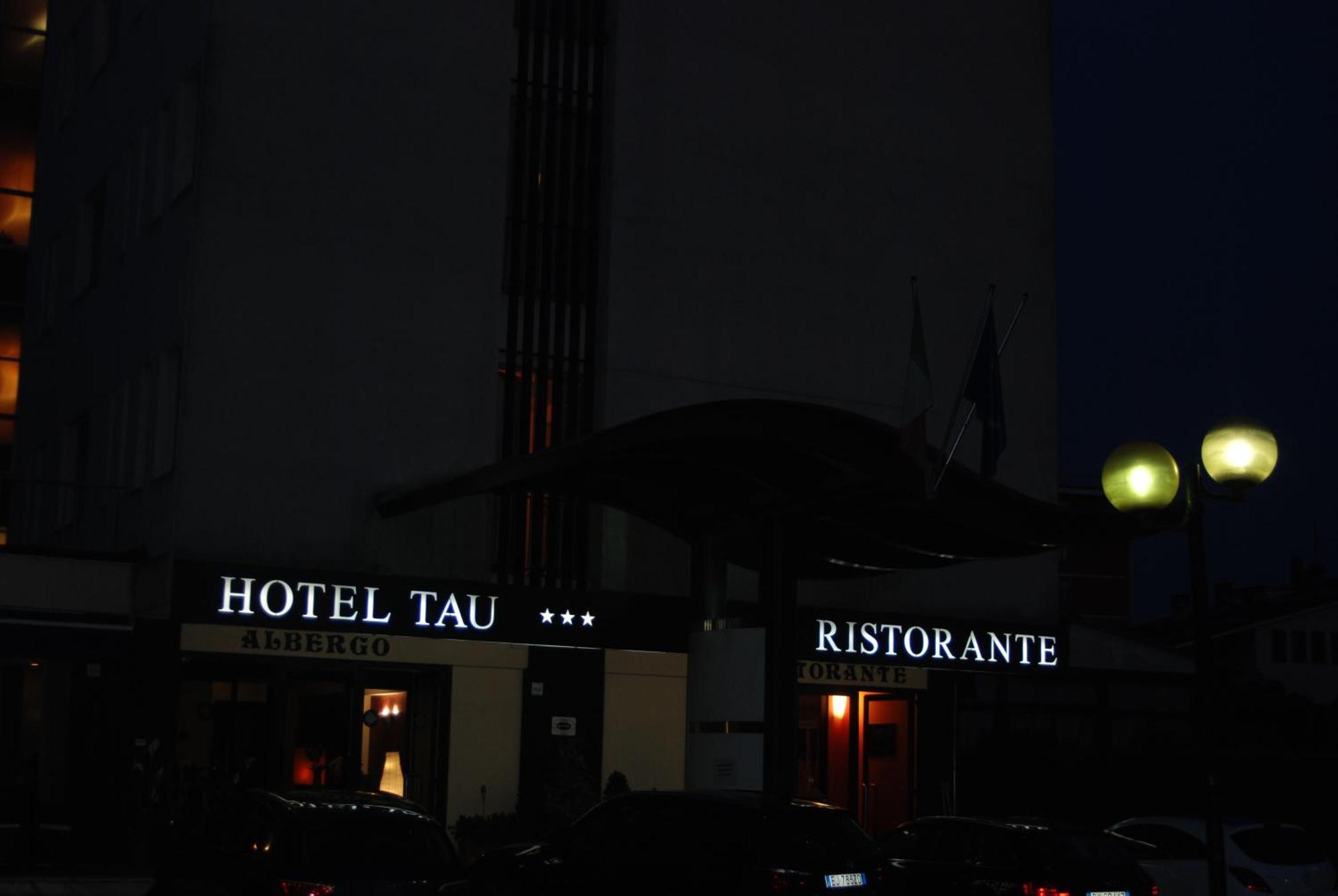 Cavalieri Del Tau Hotel Altopascio Exterior photo